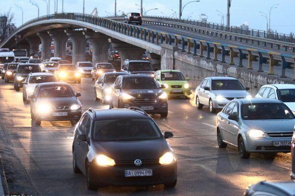 Киев уехал из выходных в утренние пробки, фото — ЭП