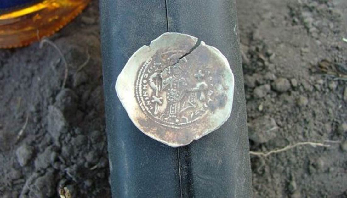 Монета, которую обнаружил археолог. Фото: Ancient Origin