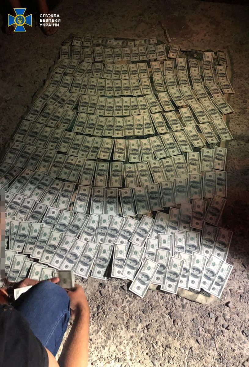 Гроші, які мав передати підприємець. Фото: прес-служба СБУ