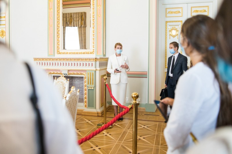 Олена Зеленська попрацювала гідом в Маріїнському палаці. Фото: president.gov.ua 