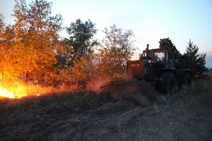 На Луганщині тривають масштабні пожежі, фото: штаб ООС