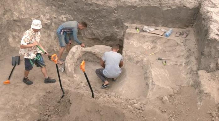 Давнє житло, обручку і піч XI століття знайшли рівненські археологи