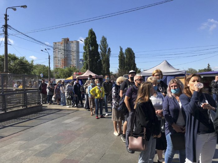 Метро у Києві призупинилося через збій з е-квитком, фото — Інформатор