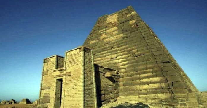 Повені на річці Ніл можуть знищити древні піраміди в Судані. Фото: Getty Images