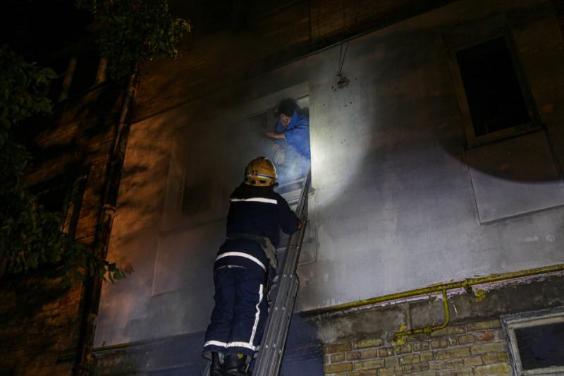 В пожаре в Киеве погиб человек. Фото: ГСЧС