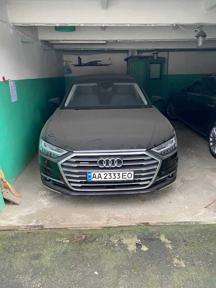 «Укрзалізниця» купила елітні лімузини на 9 млн грн. Фото: Telegram-канал «Лещенко тут»