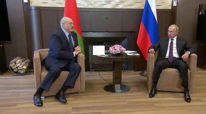 Лукашенко прибув на «килим» до «старшого брата» сказати Путіну, що «друг пізнається у біді», фото — Картковий будинок