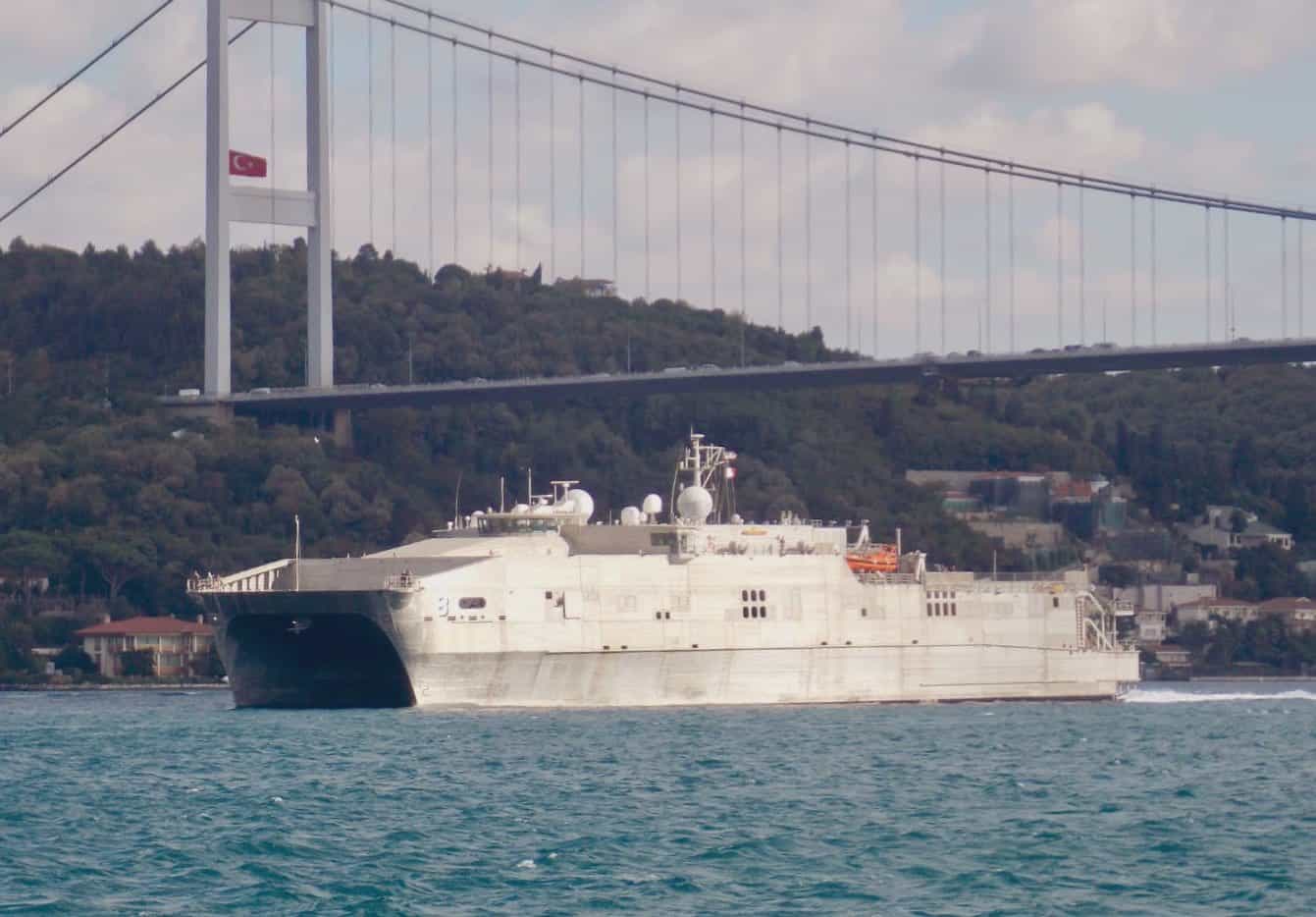 Десантне судно-катамаран Військово-морського флоту США USNS Yuma (“Юма”).