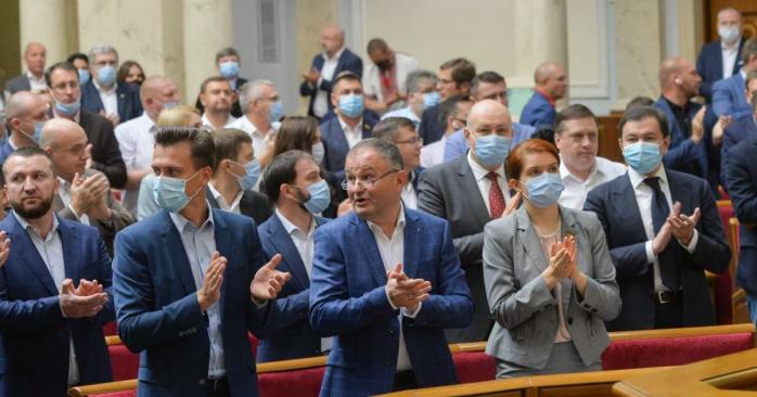 Верховная Рада поддержала законопроект, запрещающий брать на работу родственников, фото: Андрей Нестеренко