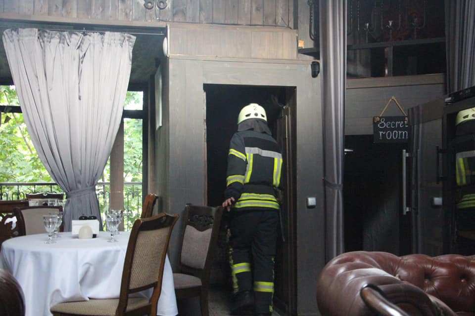 Наслідки вибуху у ресторані ««Канапа». Фото: Головне управління ДСНС України у Києві