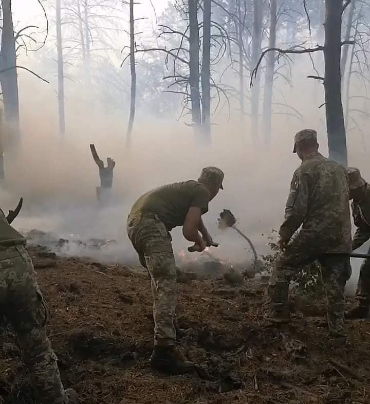 Масштабный пожар на полигоне вспыхнул в Киевской области. Фото: ГСЧС