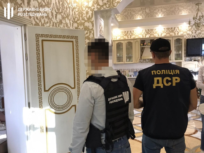 В Одесі група зловмисників в шахрайський спосіб заволоділа 19 квартирами, фото: ДБР