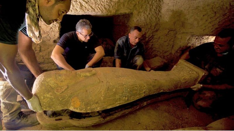 Унікальні саркофаги виявили археологи в Єгипті. Фото: EPA