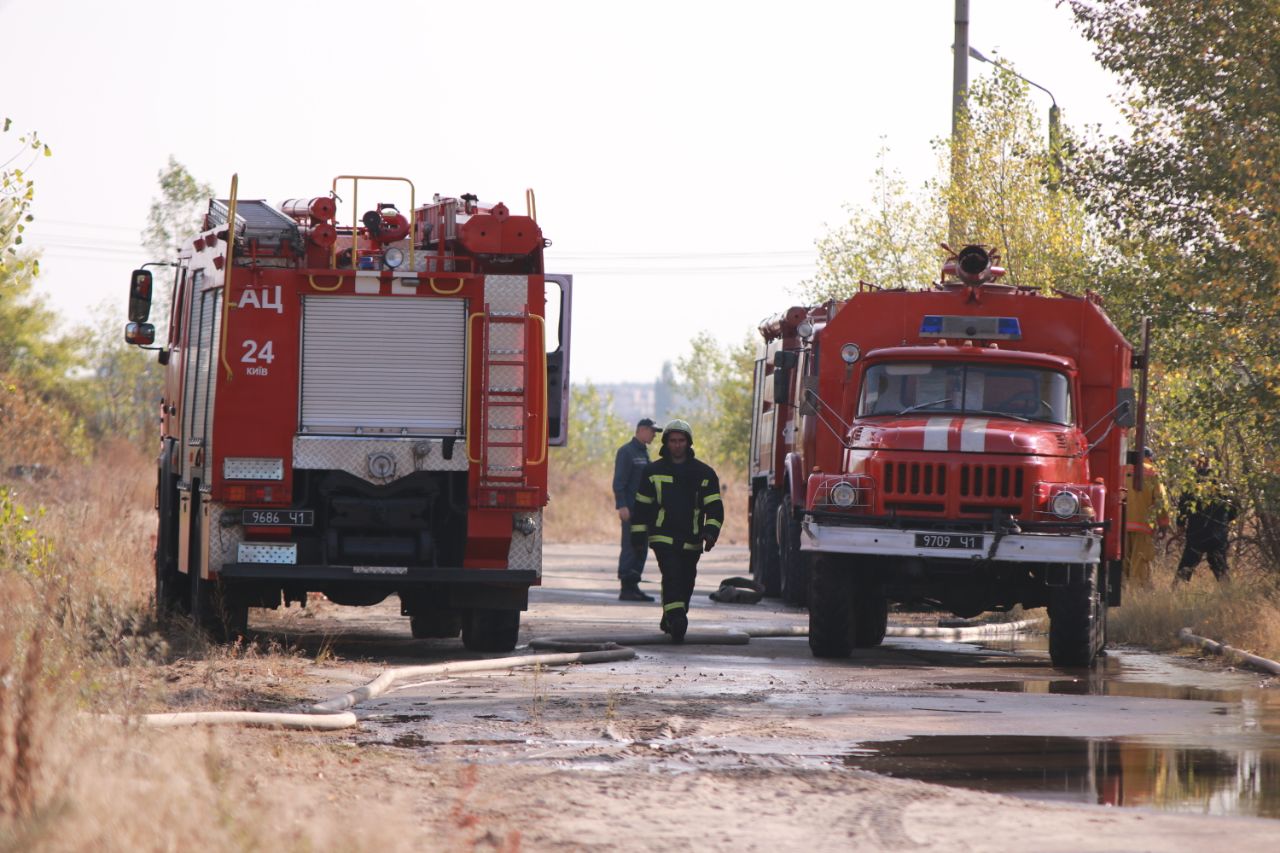 Подробиці гасіння пожежі на сміттєзвалищі в Києві. Фото: ДСНС