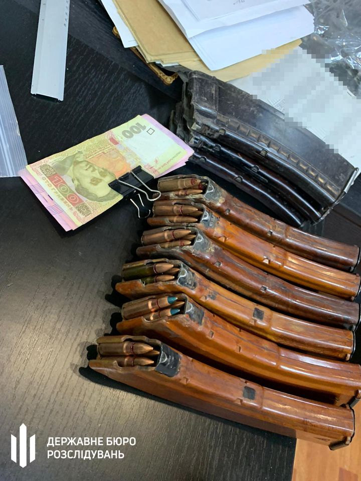 Склад боеприпасов нашли в кабинете главного патрульного Донецкой области, фото — ГБР
