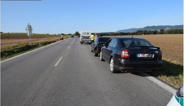 Пьяный водитель протаранила Audi и толкала «жертву» 169 м, фото — Policia SR