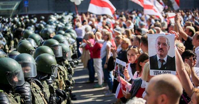Протесты в Беларуси продолжаются больше месяца, фото: Tut.by