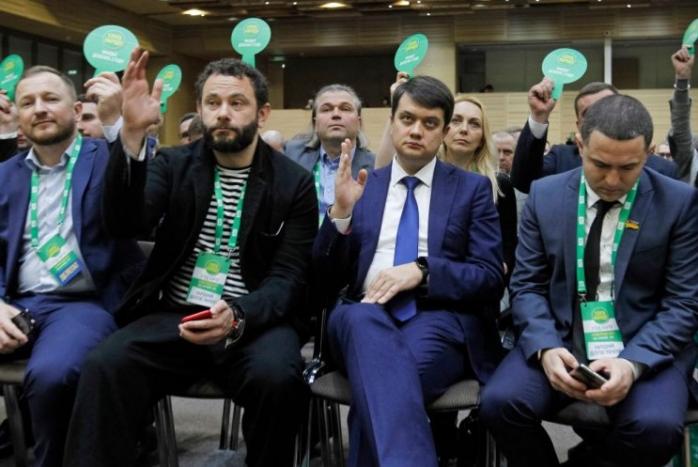 Фото: focus.ua / Турборежим на виборах застосовує “Слуга народу”, визнаючи стратегічний програш у часі — місцеві вибори 2020