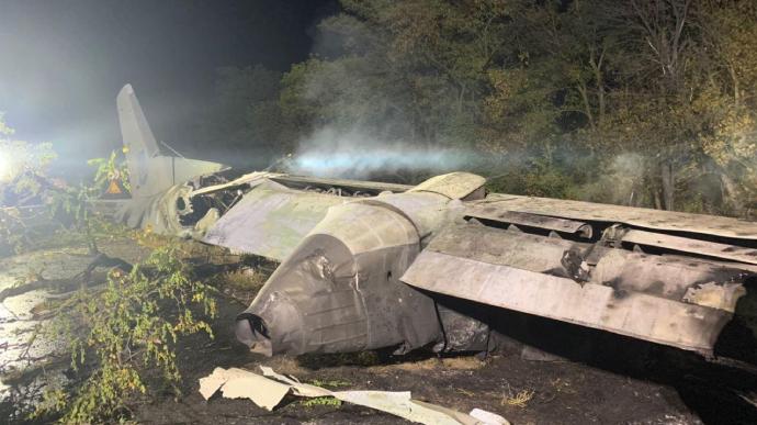 Двоє вижили, доля чотирьох невідома — що відбувається на місці авіакатастрофи АН-24, фото — УП