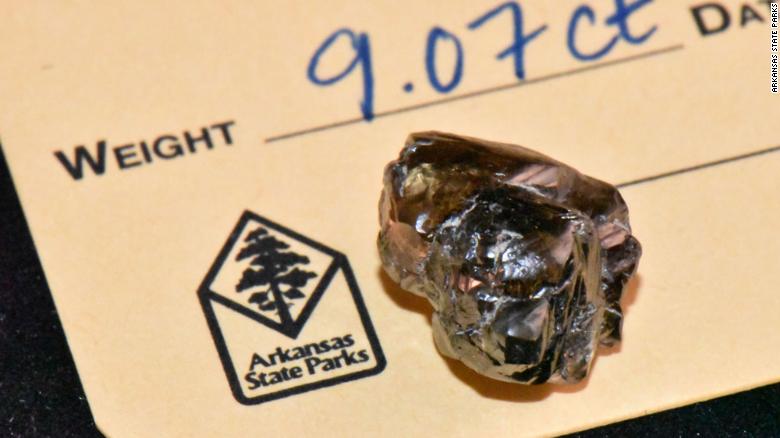 Унікальний камінь вдруге за півстоліття знайшли у парку «Кратер алмазів» 