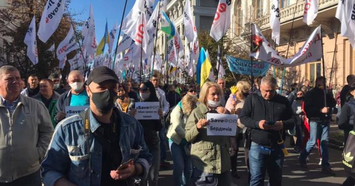 Протест предпринимателей под Радой. Фото: Ксения Липина в Фейсбуке