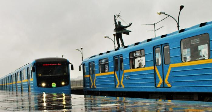 В метро Киева погиб 29-летний зацепер. Фото: 112 Украина