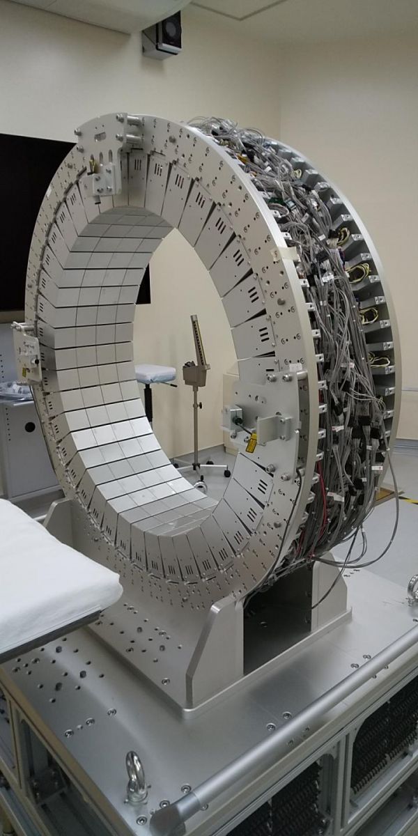 Прототип ПЭТ-сканера, способный фиксировать время жизни позитронов, фото: Taiga Yamaya