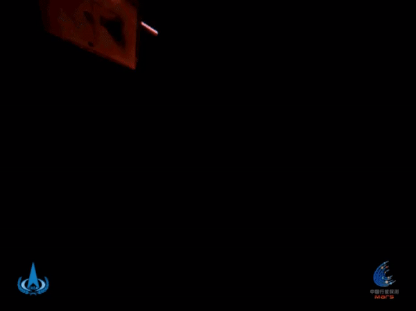 Камера, удаляющаяся от космического корабля. Фото: cnet.com