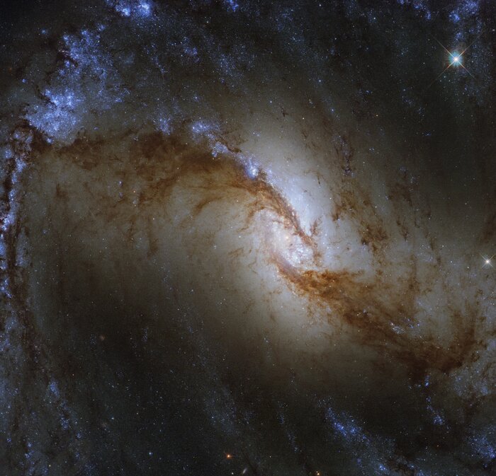 Спіральна галактика NGC 1365. Фото: spacetelescope.org
