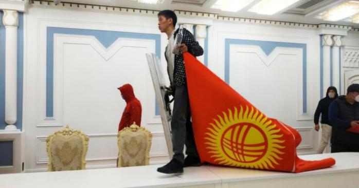Во время протестов в Кыргызстане, фото: 24.kg