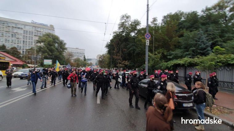 Силовики жорстко розігнали прихильників “Ріффа” під судом у Києві