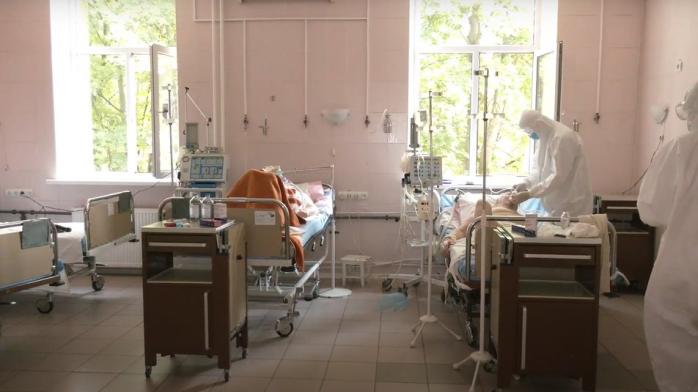 Заполненные больницы и очереди «скорых» — в Харькове и Киеве поднимается COVID-паника