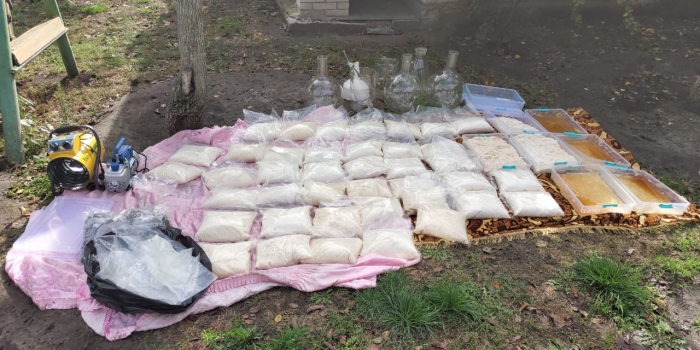В Україні блокували діяльність «підрозділу» міжнародного наркосиндикату «Хімпром», фото: СБУ