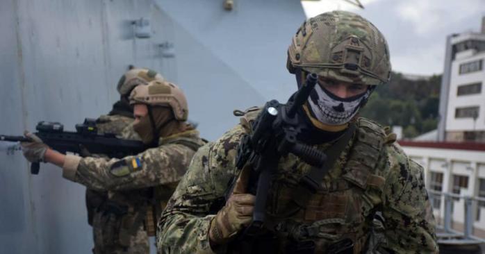 Бійці ССО України провели тренування на есмінці Великої Британії, Фото: ССО