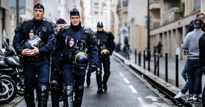 На поліцейський відділок напали у Франції. Фото: tk.media