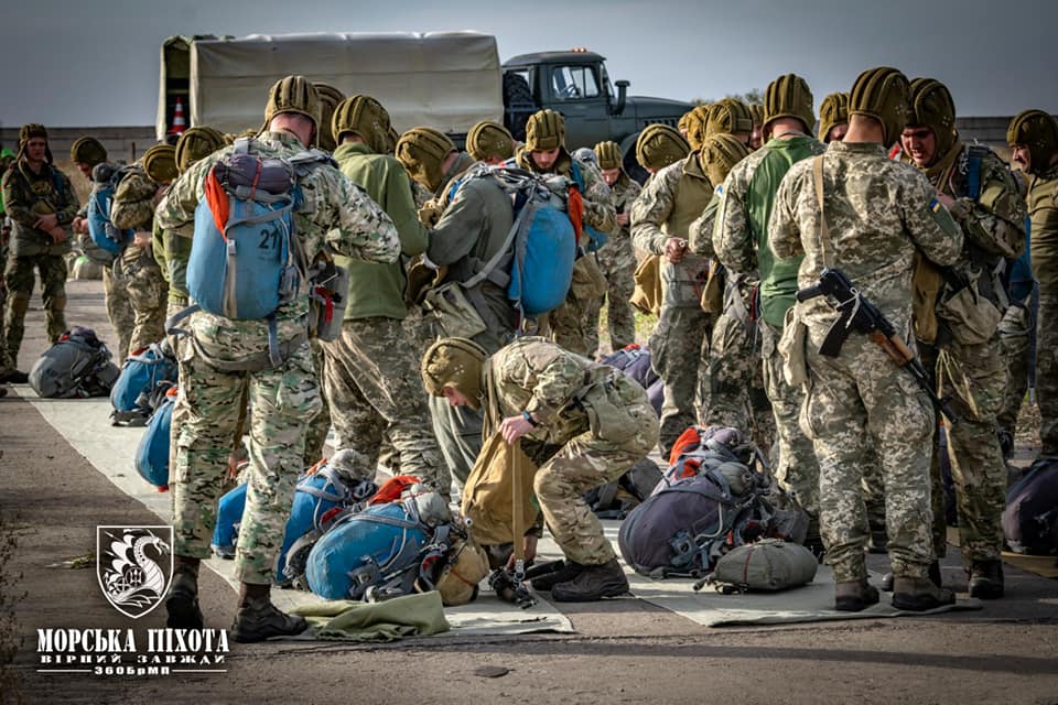 Морські піхотинці підкорили небо Донбасу — фото навчань 