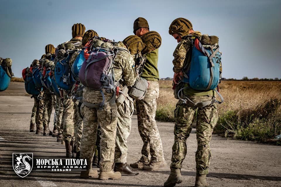 Морські піхотинці підкорили небо Донбасу — фото навчань 