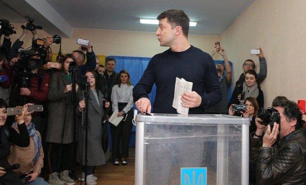 Опрос Зеленского поддержат «видосиками» — о чем спросит президент на местных выборах