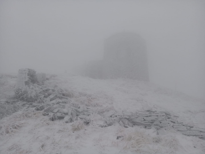 Сніг у Карпатах, фото: Чорногірський гірський пошуково-рятувальний пост