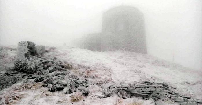 Сніг у Карпатах, фото: Чорногірський гірський пошуково-рятувальний пост