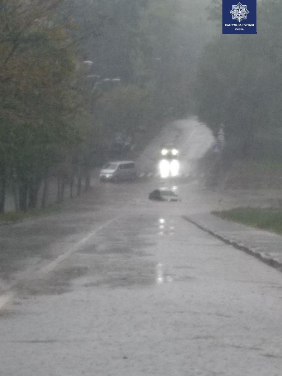 Наслідки зливи у Києві. Фото: патрульна поліція