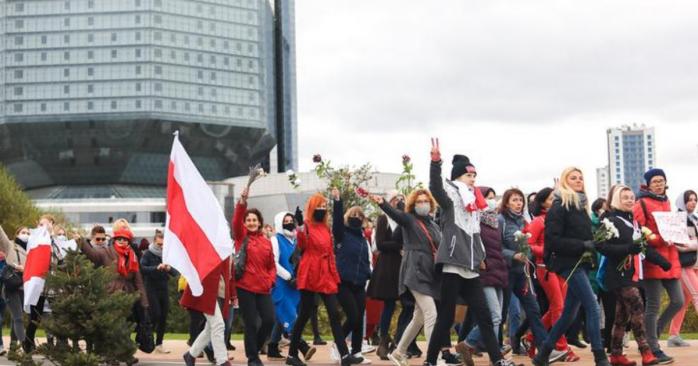 У Білорусі тривають масові протестні акції, фото: Tut.by