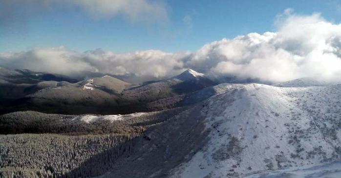 Високогір'я Карпат знову вкрило снігом. Фото: volynnews.com