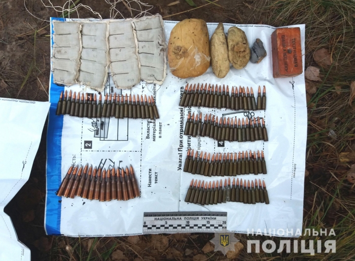 На Рівненщині виявили схрон з гранатами та вибухівкою, фото: Національна поліція