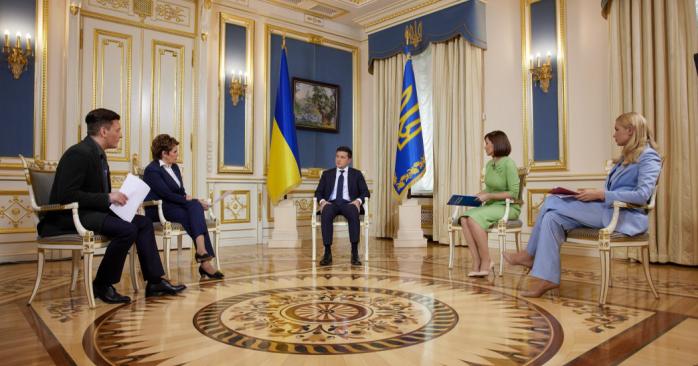 Владимир Зеленский дал интервью украинским телеканалам. Фото: president.gov.ua