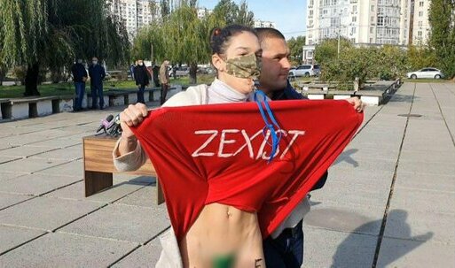Активістка FEMEN. Фото: Букви