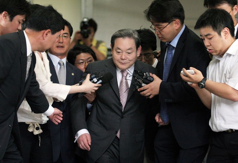 Голова концерну Samsung Лі Гонхі. Фото: Bloomberg