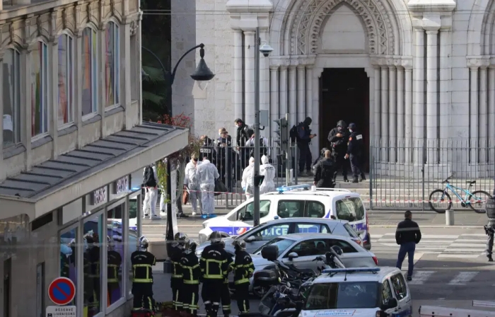 У Ніцці було скоєно напад біля церкви, фото: The Sun