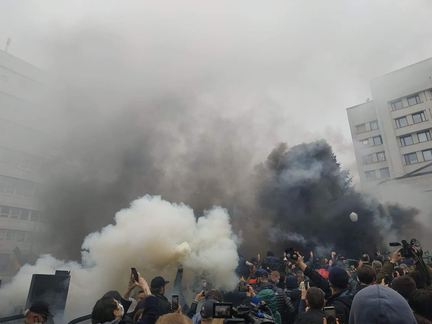 Протести біля КСУ, фото — Укрінформ
