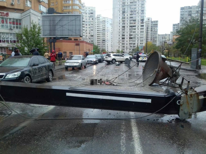 Падение крана в Киеве, фото: КГГА